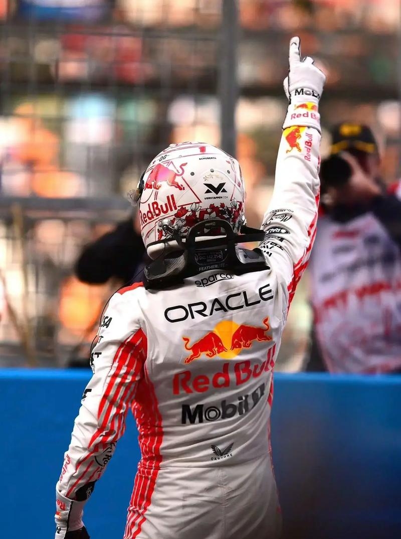 包含迈凯伦横扫红牛二队,拉塞尔状态火热的词条 包含迈凯伦横扫红牛二队,拉塞尔状态火热的词条